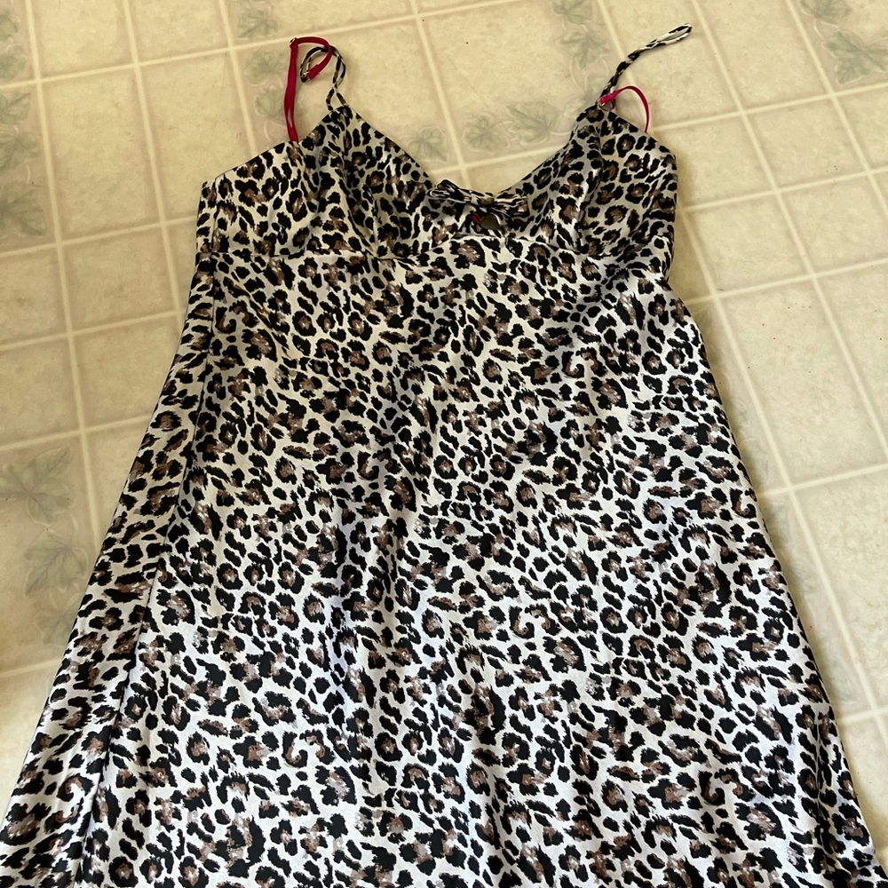 Victoria's Secret Cheetah print Short Negligee‎